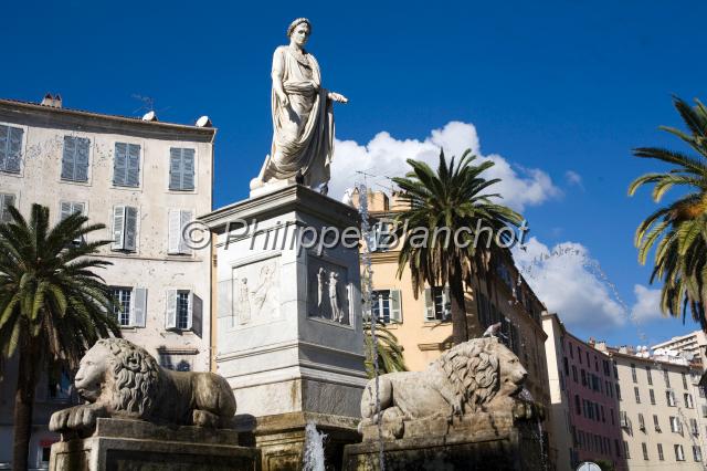 france corse 41.JPG - Fontaine des Quatre Lions, place Foch, statue de Bonaparte en Premier ConsulAjaccio, Corse